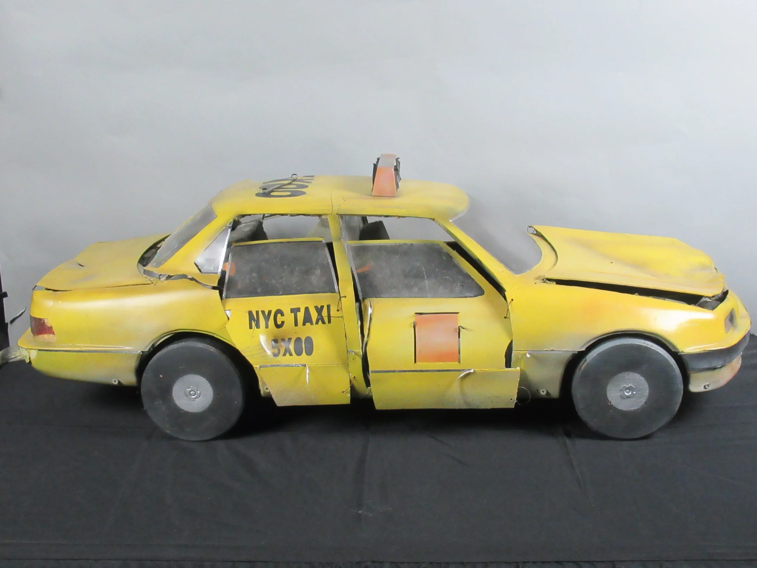 ARMAGEDDON Yellow Taxi Model Screen-Used Prop - Touchstone Pictures (c