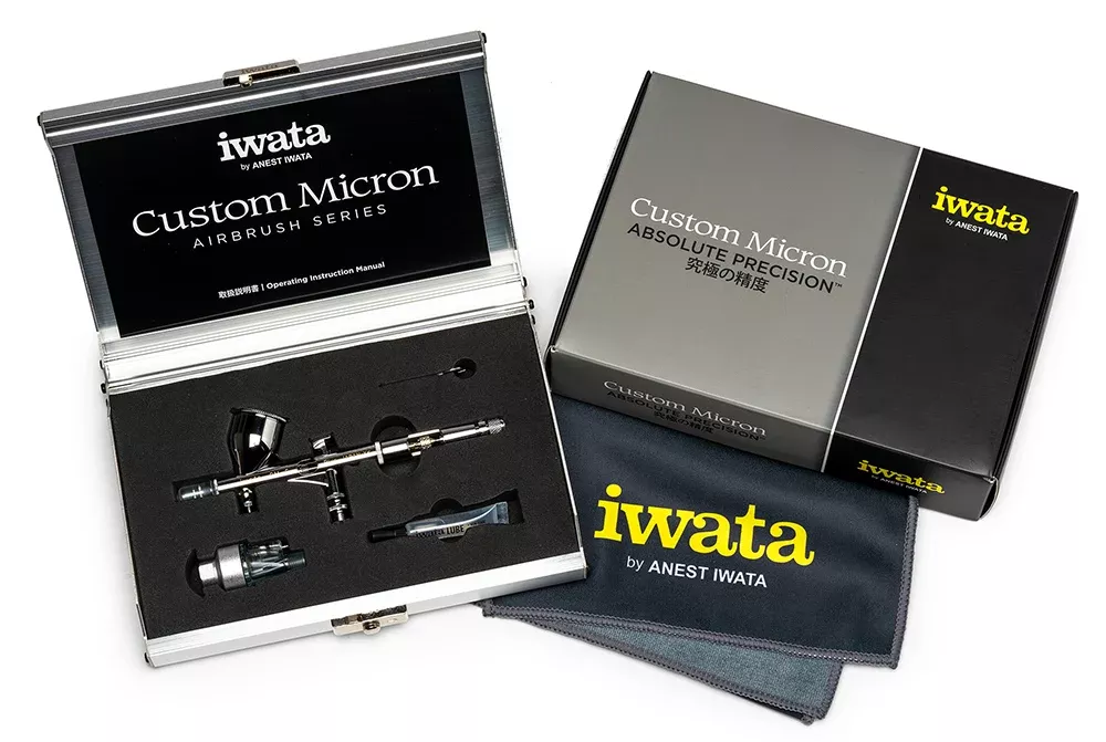 Iwata: Custom Micron CM-C Plus Gravity Feed Dual Action Airbrush (0.23MM NOZZLE)