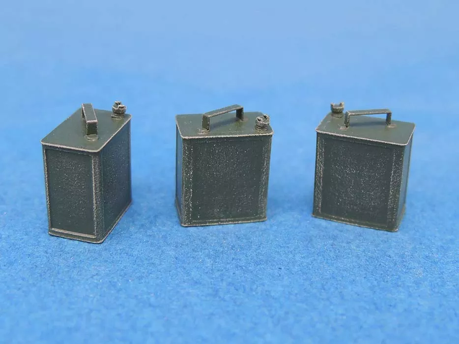 Legend LF1402 1/35 WW2 British 2 Gallon Petrol/Fuel can set (20ea)