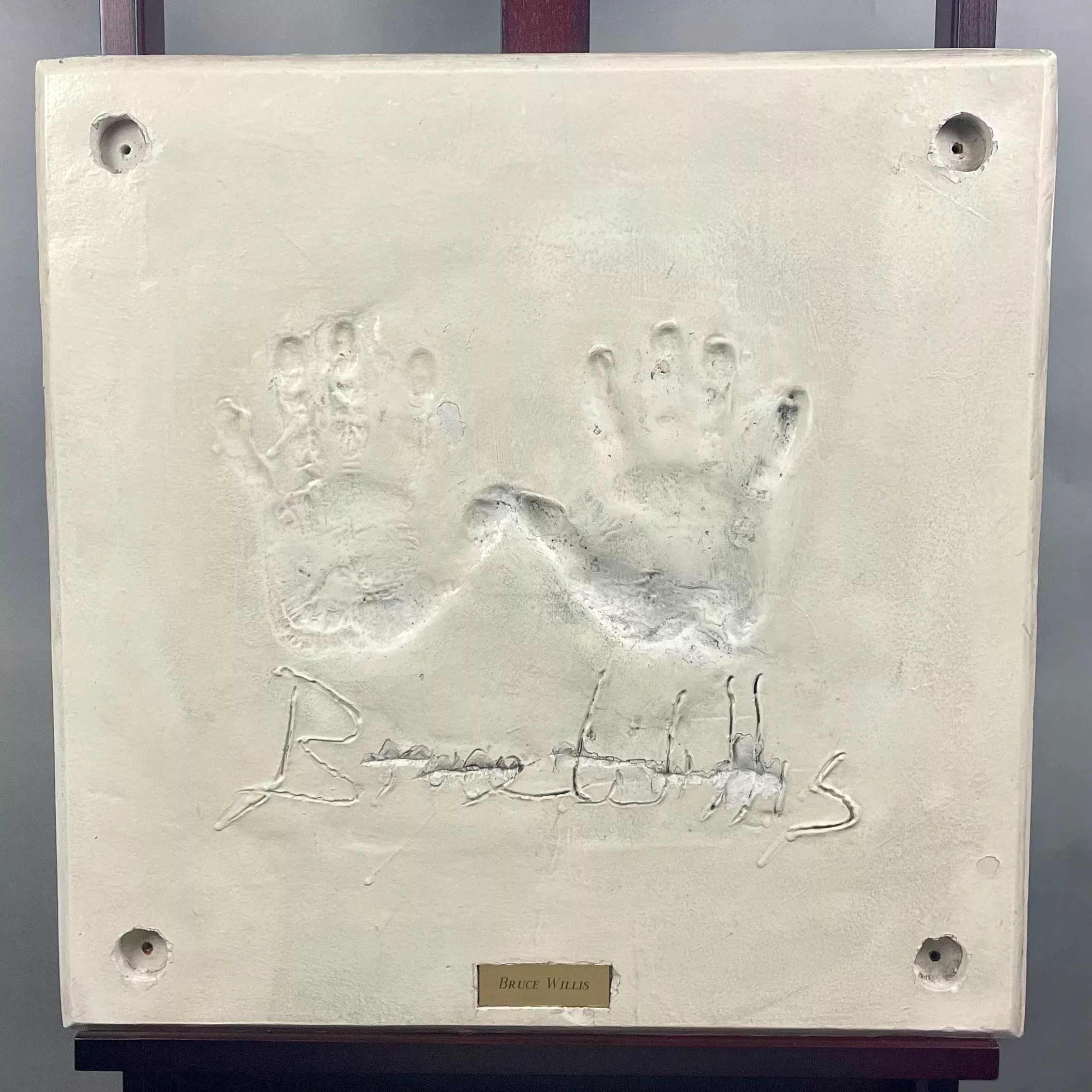 PLANET HOLLYWOOD SEATTLE Bruce Willis Celebrity Hand Cast