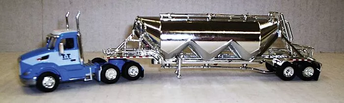 Trucks n Stuff SPEC004 T&T Trucking 579 Peterbuilt with Chrome Pneumatic Bulk Trailer