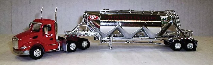 Trucks n Stuff SPEC005 A.L. Gilbert (ALG) 579 Peterbuilt with Chrome Pneumatic Bulk Trailer