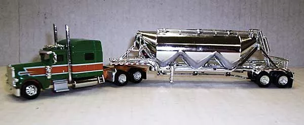 Trucks n Stuff SPEC018 Green/Orange 389 Peterbuilt with Chrome Pneumatic Bulk Trailer